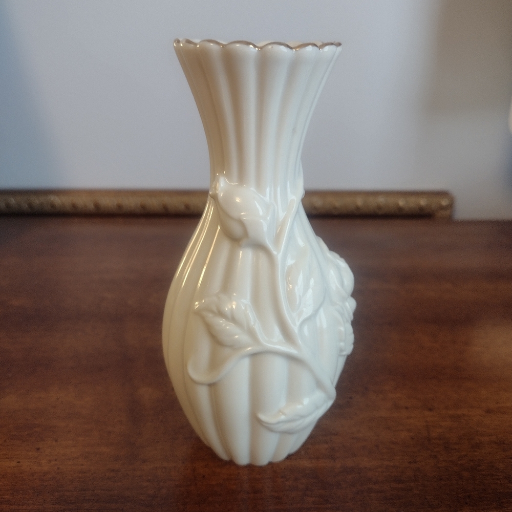 Lenox Vintage "The Sentimental Rose" Vase - Picture 2 of 6